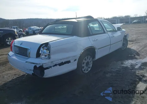 2008 Lincoln Town Car Signature Limited z USA, uszkodzony, nr VIN 2LNHM82W08X654531